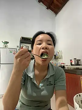 Snapshot of Ivy_Trix2 chatting on May 6, 2026, 2:40 am Ivy Trix2 online show from May 6, 2026, 2:40 am