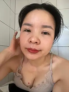 Snapshot of Ivy_Trix2 chatting on June 1, 2026, 1:18 am Ivy Trix2 online show from June 1, 2026, 1:18 am