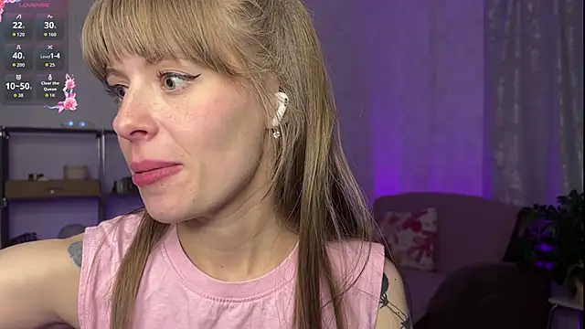 RosaMoore online show from April 18, 2026, 7:07 pm