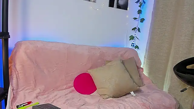 Rebeca Marchetti online show from March 14, 2026, 8:47 pm