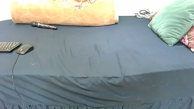 Freakycandy02 online show from April 17, 2026, 8:01 pm