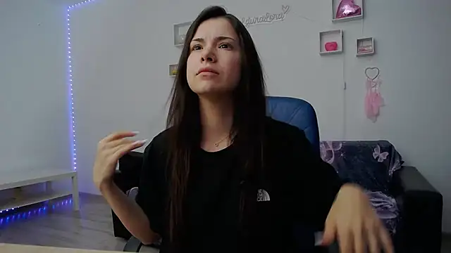 LauraLora3 online show from July 8, 2026, 7:24 am