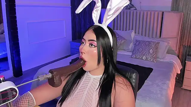 Emberrvelvet online show from April 5, 2026, 4:20 am