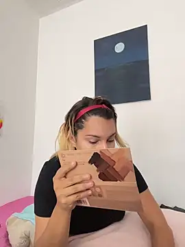 aurora bela online show from March 26, 2026, 6:13 pm