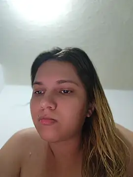 Snapshot of aurora_bela chatting on May 2, 2026, 8:41 am aurora bela online show from May 2, 2026, 8:41 am