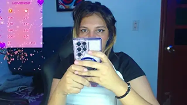 Snapshot of aurora_bela chatting on May 13, 2026, 11:00 pm aurora bela online show from May 13, 2026, 11:00 pm