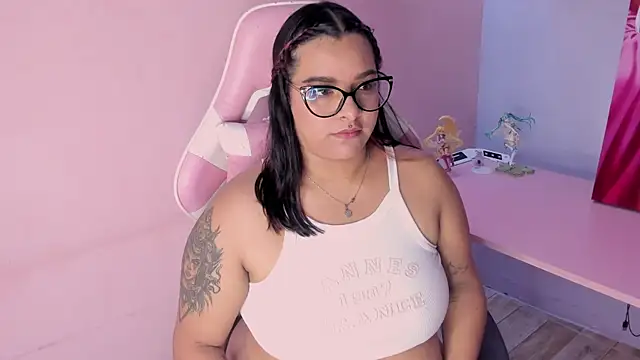 EmeelyMuller online show from March 16, 2026, 6:06 am