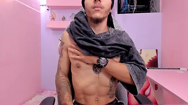 DanteLuxx online show from April 18, 2026, 4:49 am