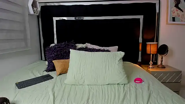 Tiana moon online show from May 15, 2026, 11:01 pm