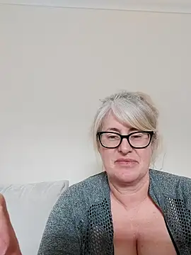 FlirtyFleur-x online show from April 5, 2026, 2:47 pm
