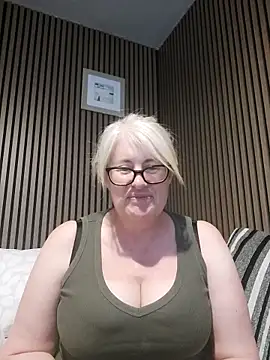 FlirtyFleur-x online show from May 8, 2026, 10:20 am