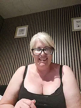 FlirtyFleur-x online show from May 24, 2026, 9:42 pm
