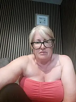 FlirtyFleur-x online show from May 25, 2026, 6:58 pm