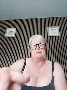 FlirtyFleur-x online show from May 29, 2026, 3:10 pm