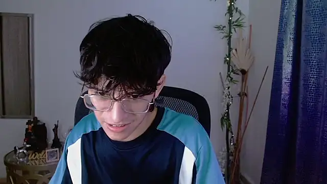 Snapshot of noah_millerx chatting on May 9, 2026, 4:28 am noah millerx online show from May 9, 2026, 4:28 am