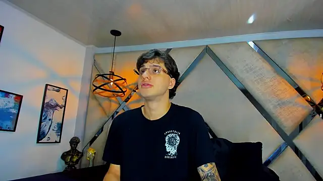 EXCLUSIVE8 online show from April 2, 2026, 4:32 am