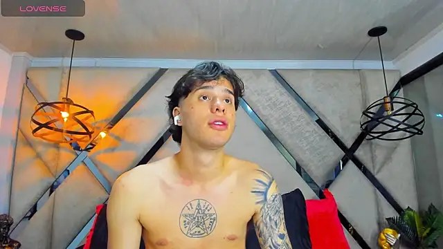 EXCLUSIVE8 online show from April 29, 2026, 3:54 am