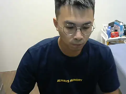 silverwolfwoof online show from May 20, 2026, 12:11 pm