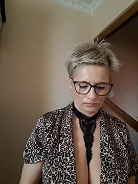 LunaBlaise online show from March 17, 2026, 12:19 pm