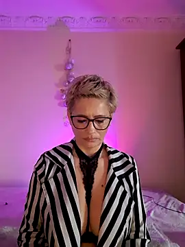 LunaBlaise online show from March 26, 2026, 7:58 am