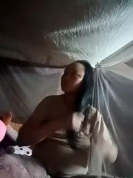 Snapshot of muimui990 chatting on February 26, 2026, 1:43 pm muimui990 online show from February 26, 2026, 1:43 pm