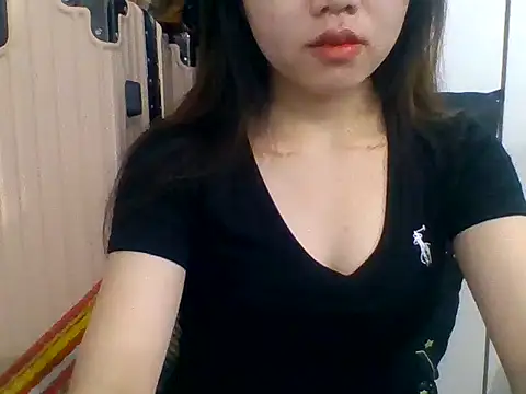 kiraa-007 online show from April 20, 2026, 1:14 pm