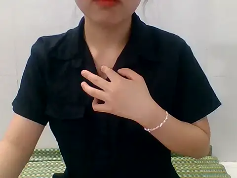 kiraa-007 online show from May 12, 2026, 3:42 pm