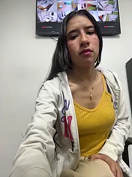 LilyRossi  online show from May 4, 2026, 1:07 pm