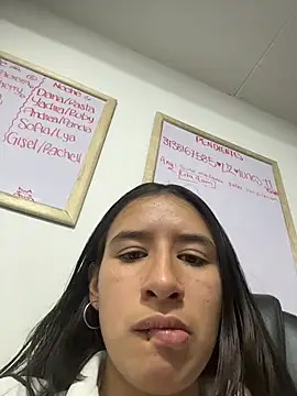 LilyRossi  online show from May 13, 2026, 12:13 pm