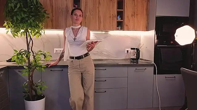 BritneySwiss online show from March 3, 2026, 7:53 pm