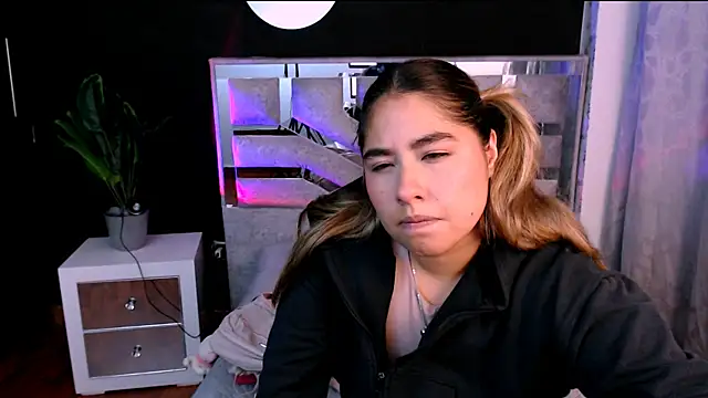 Sofiazaf  online show from March 10, 2026, 12:32 pm