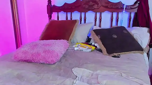 Arianna Moore online show from April 9, 2026, 10:04 pm