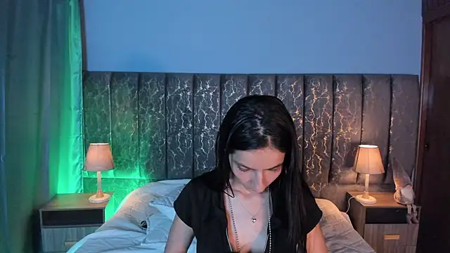 Samantha Velle online show from March 17, 2026, 1:54 am