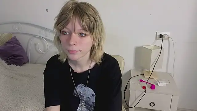 MollySally online show from June 12, 2026, 4:11 am