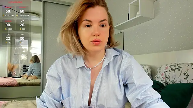 crowned goddess online show from April 3, 2026, 1:03 am