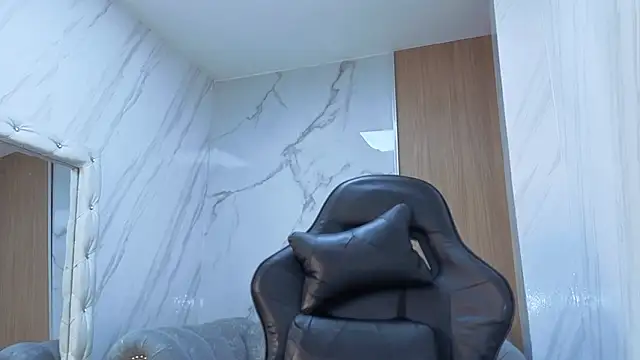 Lola roses tf online show from March 16, 2026, 8:24 pm