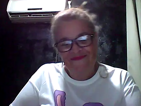 momismilf544 online show from April 13, 2026, 3:01 am