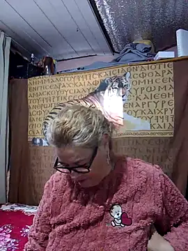 momismilf544 online show from May 16, 2026, 1:32 pm