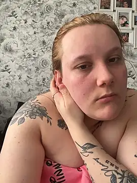 Snapshot of SassieBlondie chatting on March 1, 2026, 1:57 pm SassieBlondie online show from March 1, 2026, 1:57 pm