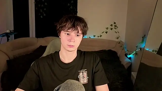 AnthonyCuutie online show from May 7, 2026, 6:46 pm