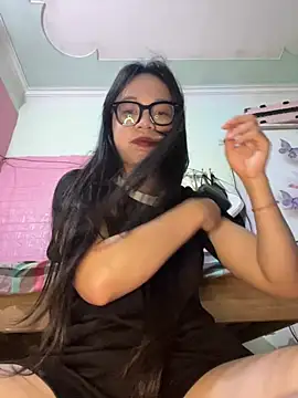 Leeeeiu online show from April 22, 2026, 3:13 pm