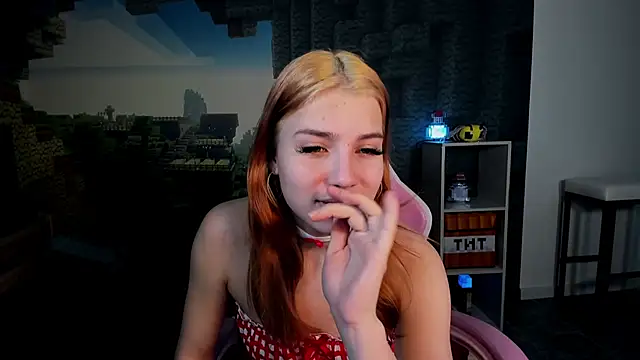 Snapshot of RosaFowler chatting on March 1, 2026, 10:50 am RosaFowler online show from March 1, 2026, 10:50 am