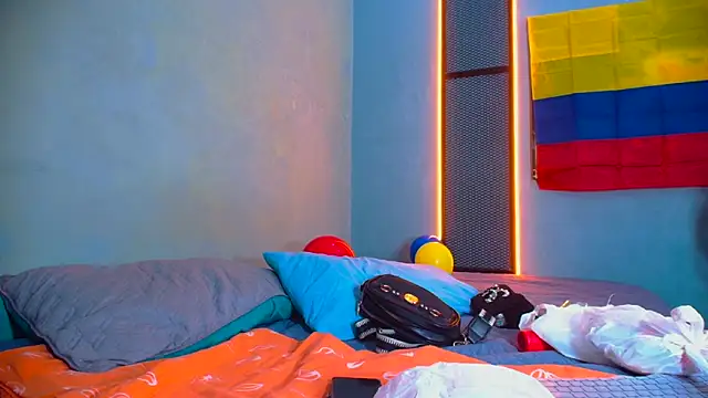 Snapshot of Hornyshow1 chatting on May 26, 2026, 12:23 pm Hornyshow1 online show from May 26, 2026, 12:23 pm