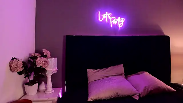 scarlett leex  online show from March 26, 2026, 3:34 am