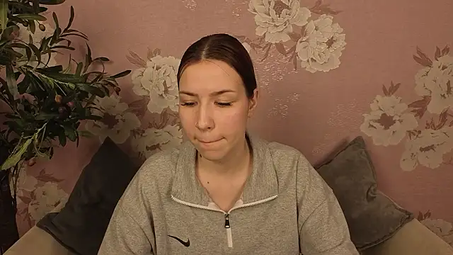 Snapshot of AleshiaFontes chatting on March 3, 2026, 11:49 am AleshiaFontes online show from March 3, 2026, 11:49 am