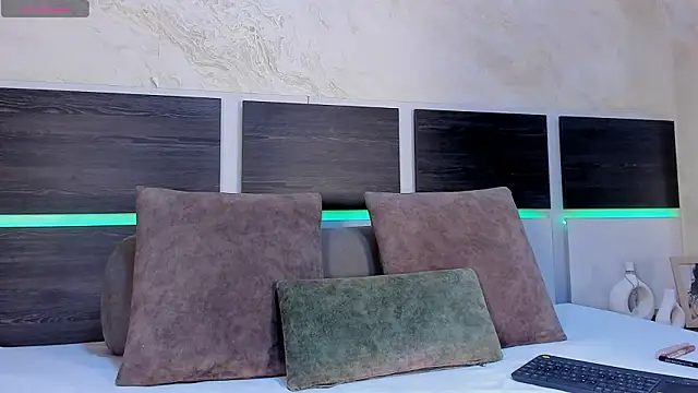 Natalia Cruzz online show from March 18, 2026, 8:01 pm