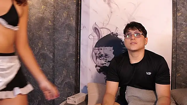 Mia and Belmonth online show from April 4, 2026, 6:49 pm