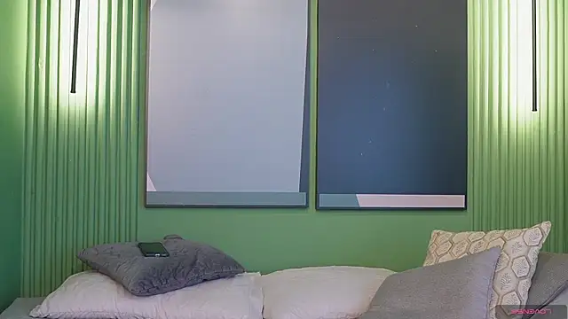 Mia and Belmonth online show from April 17, 2026, 6:55 pm