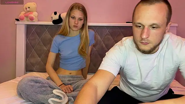 lion and kittyy online show from April 9, 2026, 4:12 pm