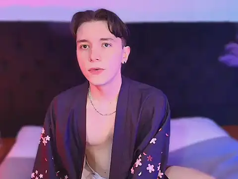 hollannd  online show from March 25, 2026, 3:07 pm